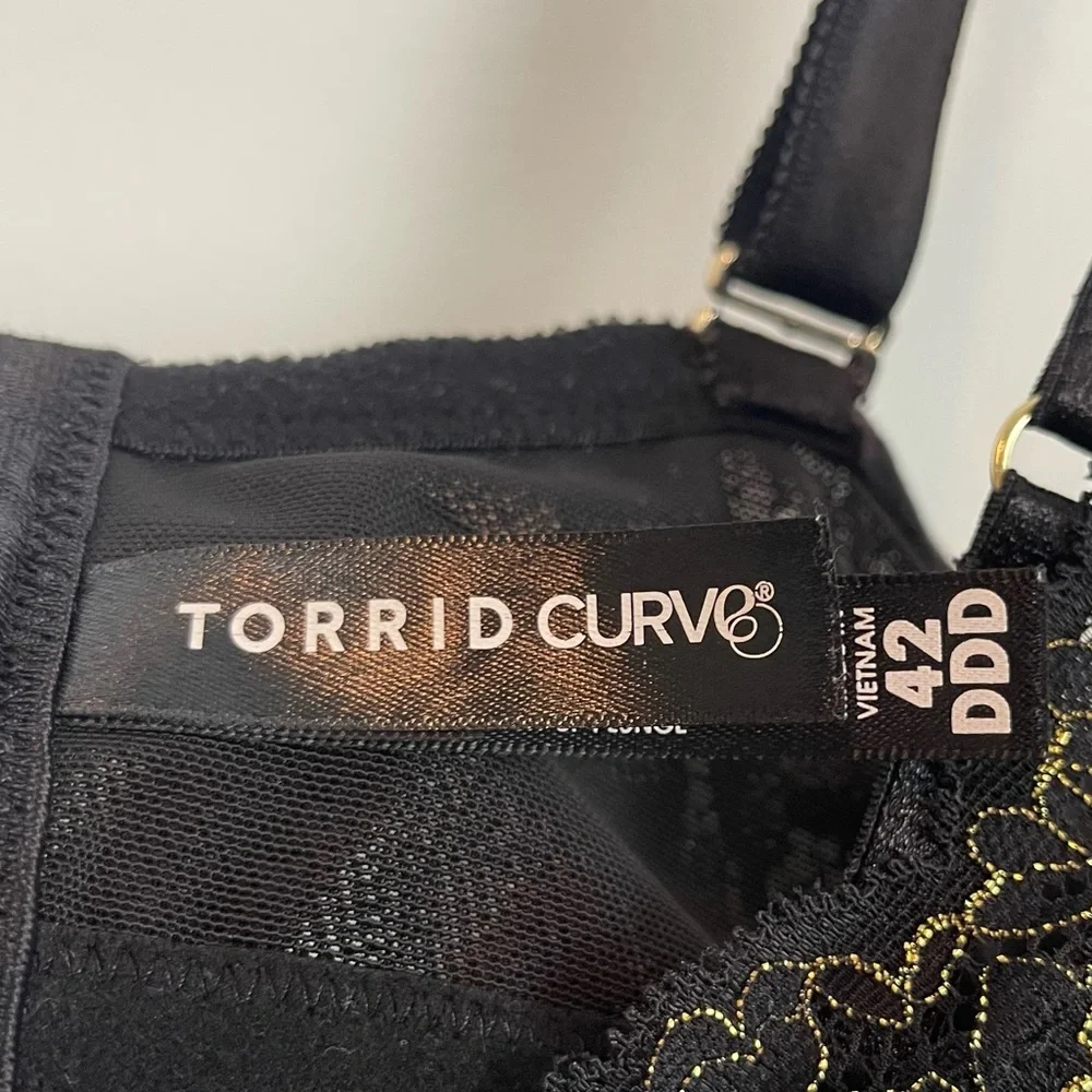 Torrid Curve Black Lace with Gold Detail Padded Bra Size 42DDD